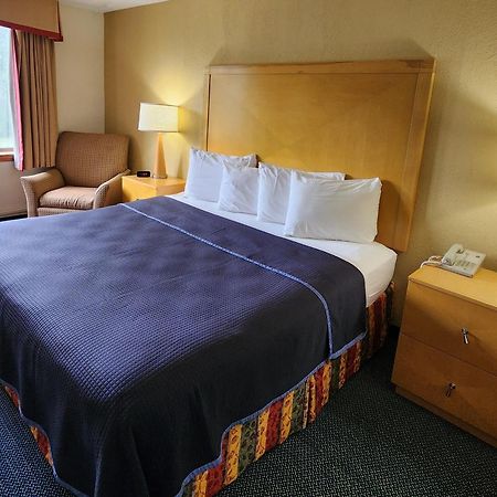 Katahdin Inn & Suites Millinocket Εξωτερικό φωτογραφία