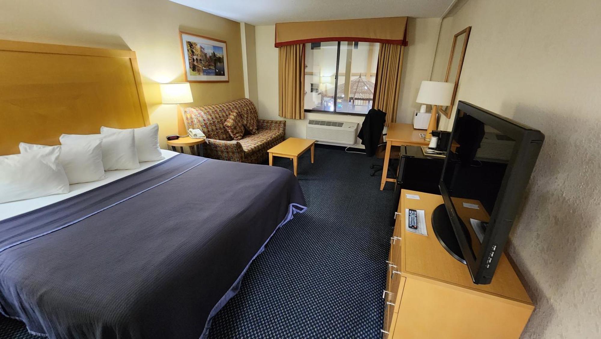 Katahdin Inn & Suites Millinocket Εξωτερικό φωτογραφία