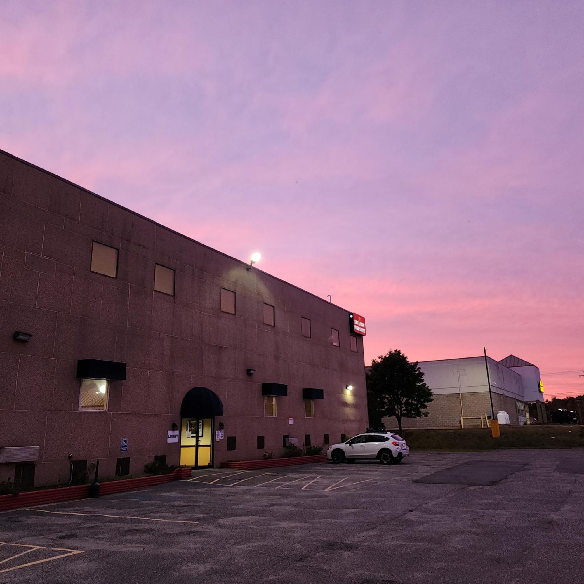 Katahdin Inn & Suites Millinocket Εξωτερικό φωτογραφία