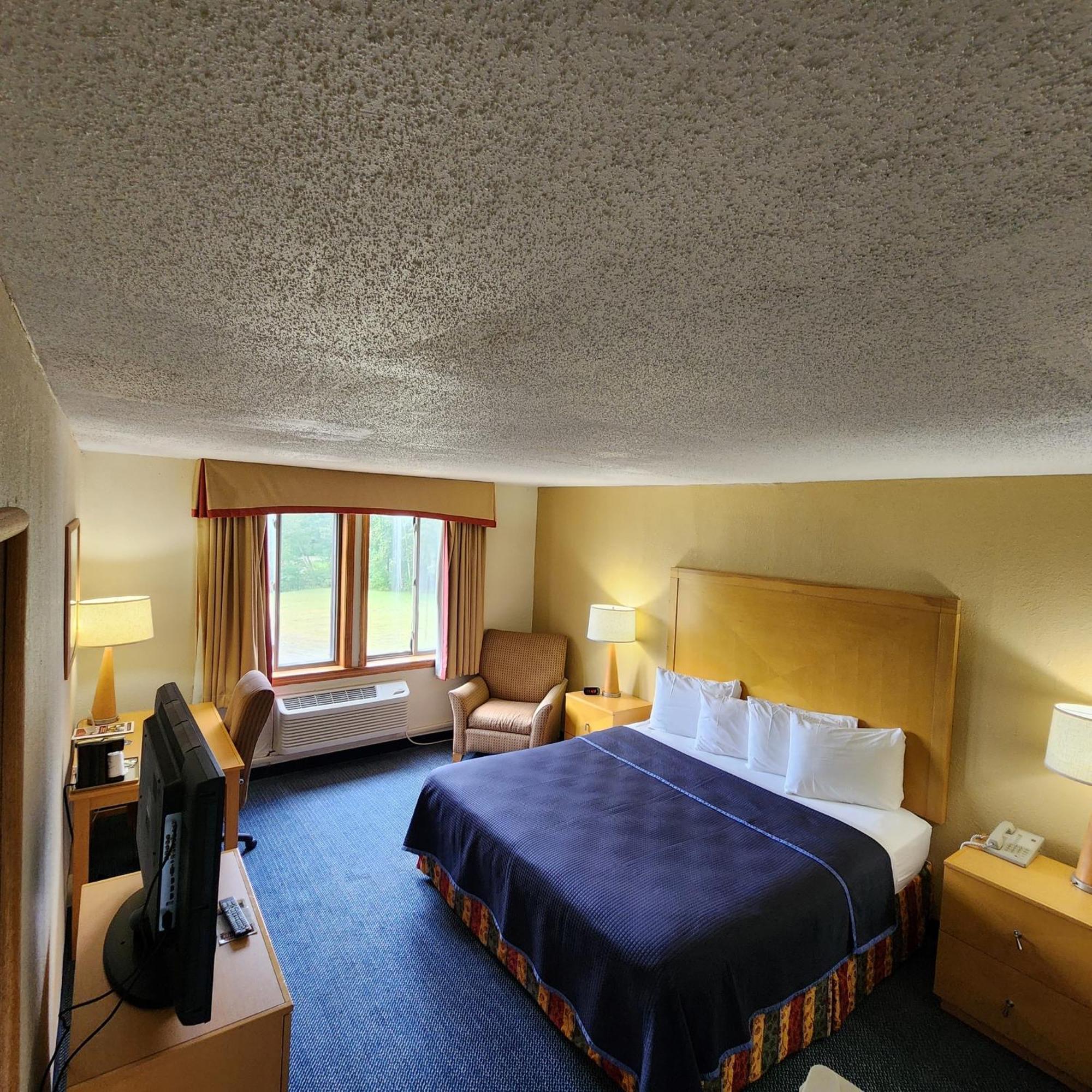Katahdin Inn & Suites Millinocket Εξωτερικό φωτογραφία