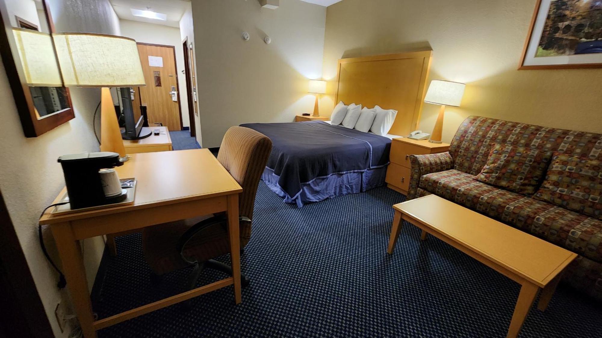 Katahdin Inn & Suites Millinocket Εξωτερικό φωτογραφία