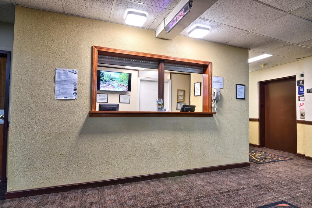 Katahdin Inn & Suites Millinocket Εξωτερικό φωτογραφία
