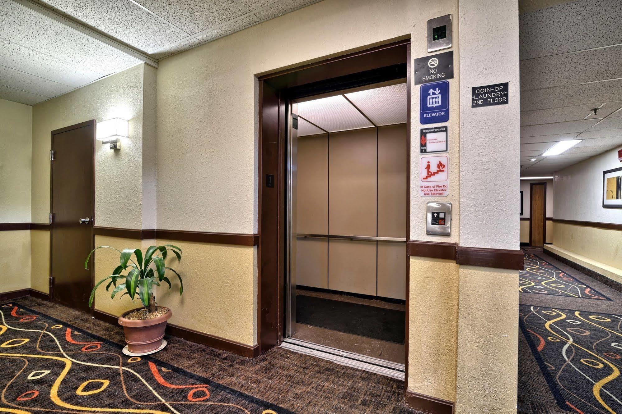 Katahdin Inn & Suites Millinocket Εξωτερικό φωτογραφία