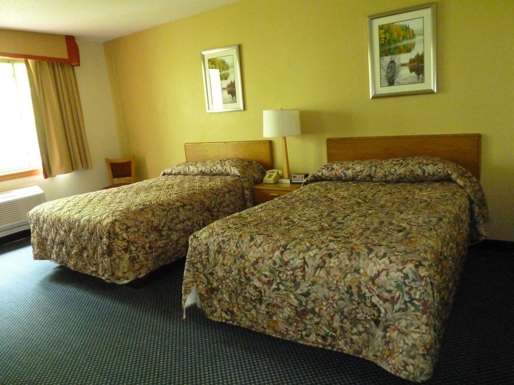 Katahdin Inn & Suites Millinocket Εξωτερικό φωτογραφία