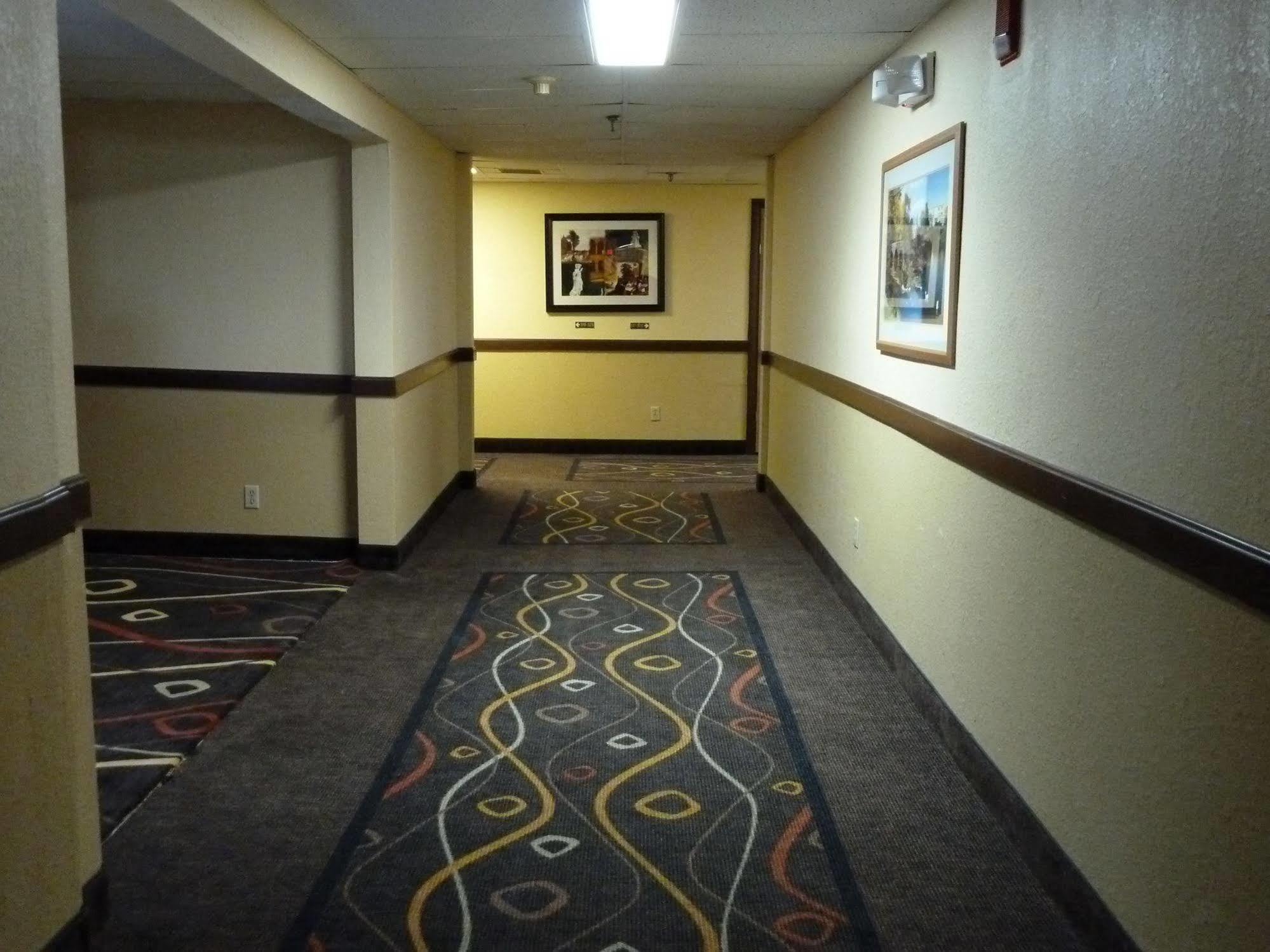Katahdin Inn & Suites Millinocket Εξωτερικό φωτογραφία